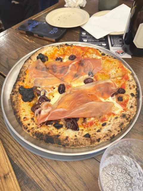 Bacio di Fuoco pizza with Prosciutto di Parma and Kalamata olives